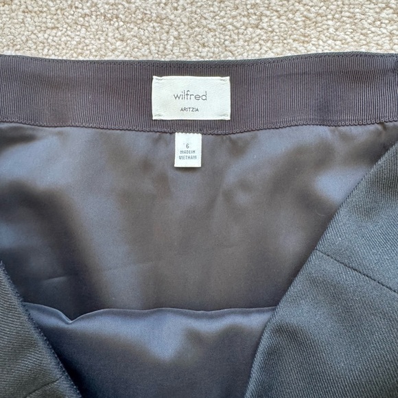 Aritzia black mini skirt - Picture 4 of 4